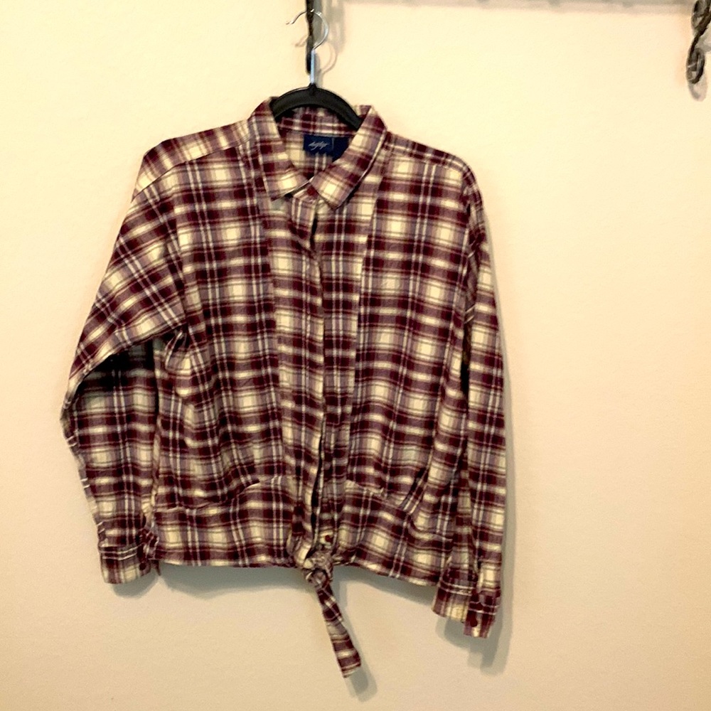 Daytrip light flannel banded bottom tie waist shirt. Maroon/Cream plaid. SZ med